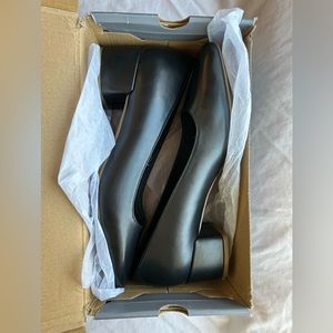 Liz Claiborne black block heel black flats